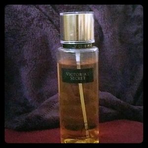 Womens fragrance mist